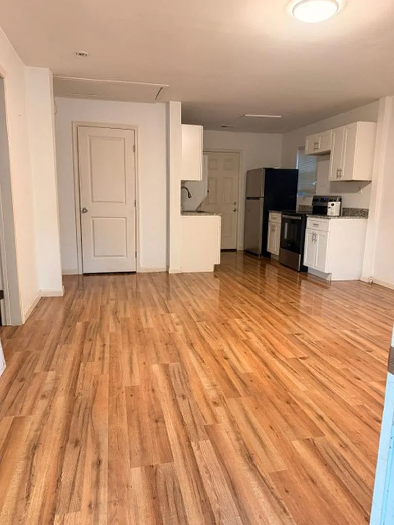 2-bedroom 1-bath — Photo 2