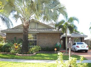 11530 S Quayside Dr, Cooper City, FL 33026
