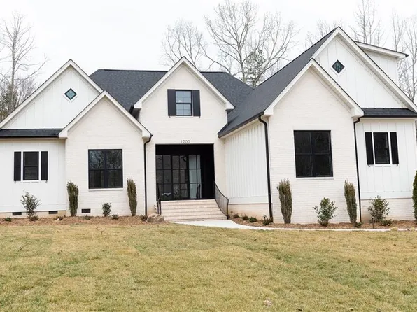 1200 Devlin Ct, High Point, NC 27262