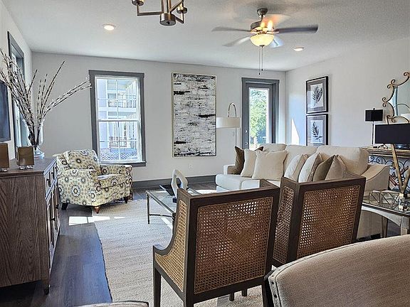 5th image of 301 S Reus St