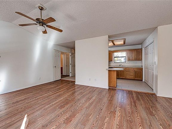 5th image of 14 Evans Ln