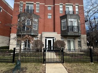 802 W University Ln UNIT 3B, Chicago, IL 60608