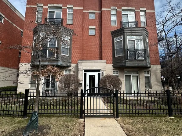 802 W University Ln Unit 3B, Chicago, IL 60608