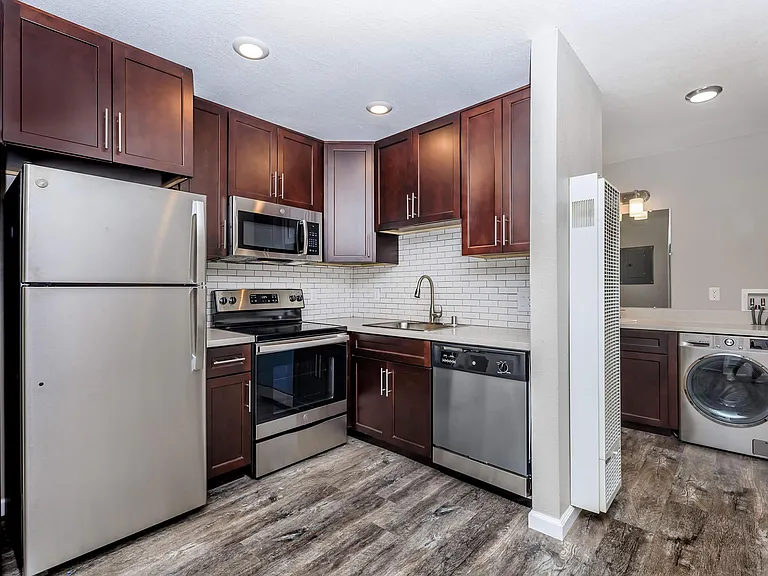 4401 Central Ave — Photo 23