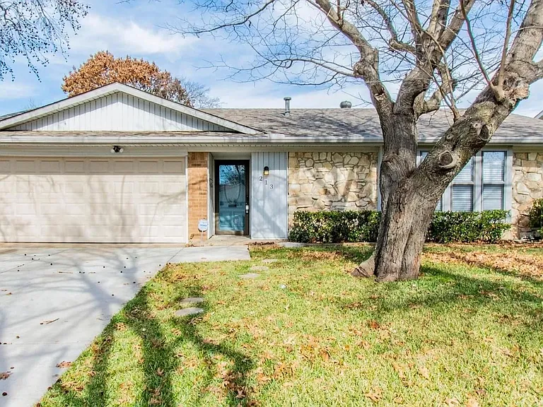 213 Melinda Dr — Photo 1