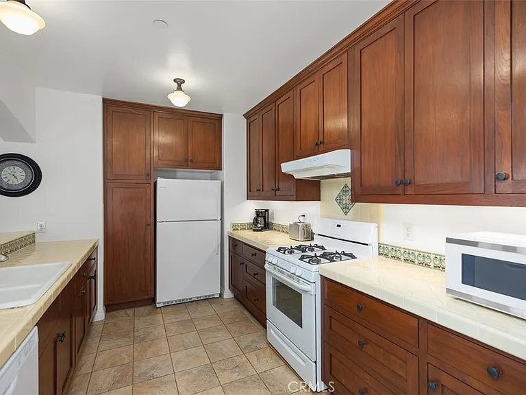 240 Avenida Rosa #B — Photo 18