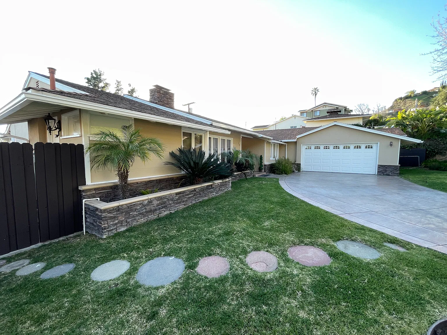 3 bed, 2152 sqft, $7,400 — Photo 1