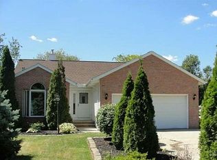 6754 Smith Rd, Middleburg Heights, OH 44130