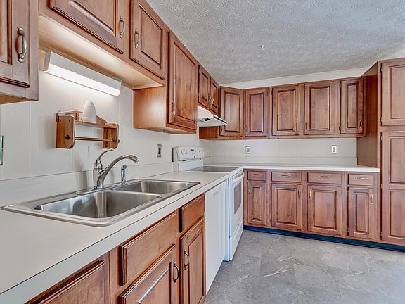2nd image of 1199 Elm Park Cir