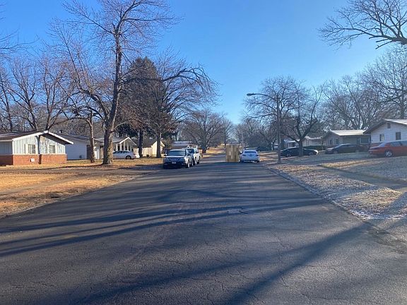 4th image of 3150 Kingsley Dr