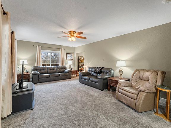 4th image of 2417 Carlton Ct