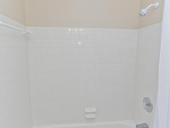 4th image of 3306 Kingswood Ct #B