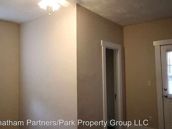 5th image of 806 Saint Clair Ave