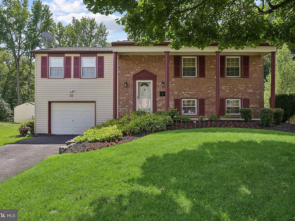 1st image of 35 Northampton Dr
