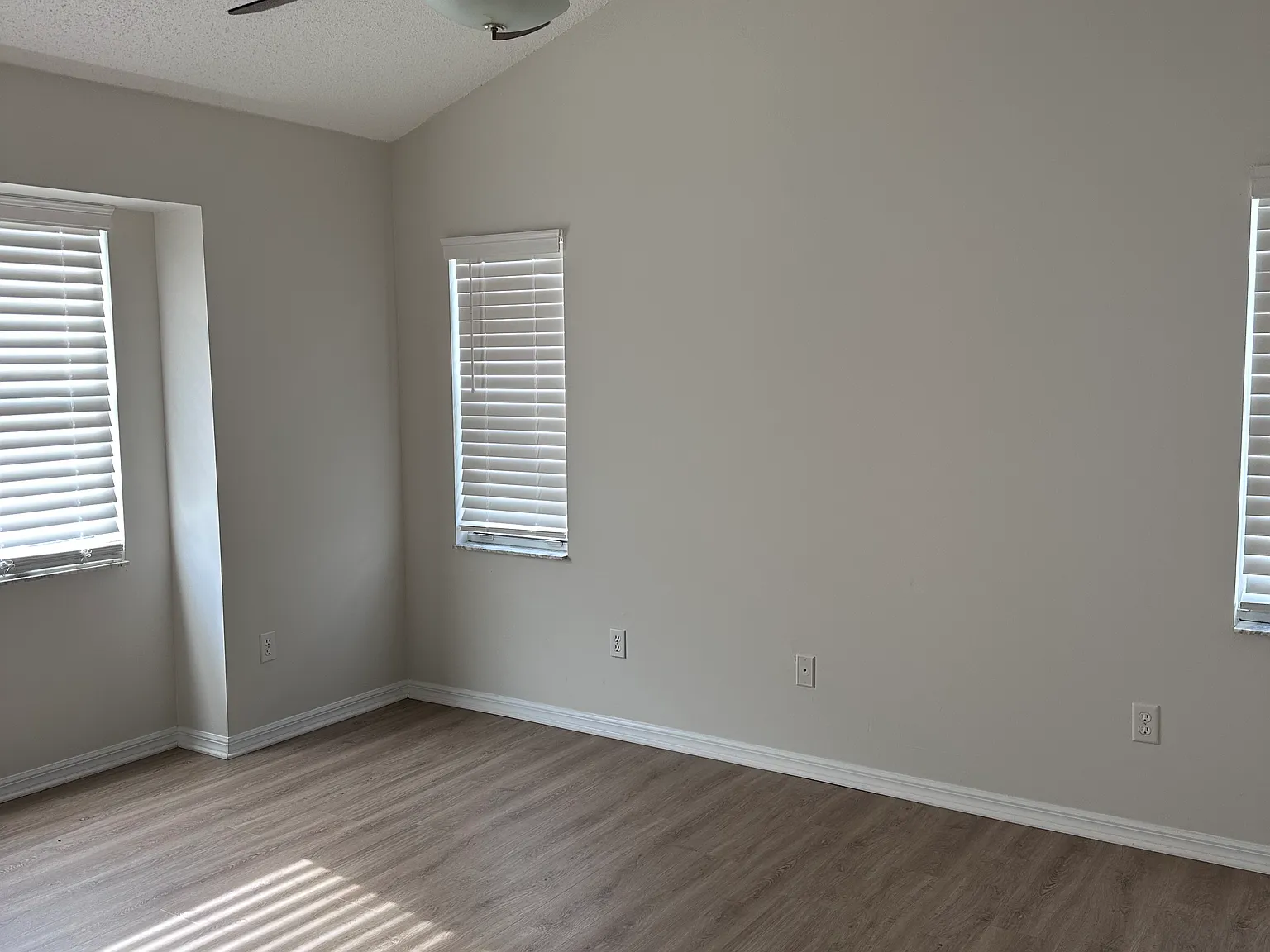 2 bed, 1063 sqft, $1,725 — Photo 2