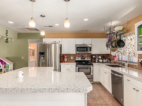 5th image of 2221 W Sequoia Dr