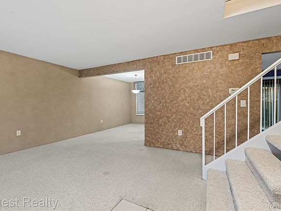 4th image of 22823 Cranbrooke Dr