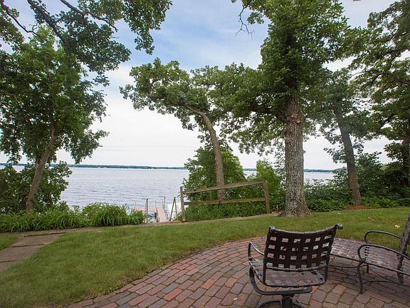 2nd image of 2907 Lake Shore Dr