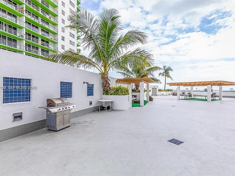 1750 N Bayshore Dr #2401 — Photo 35