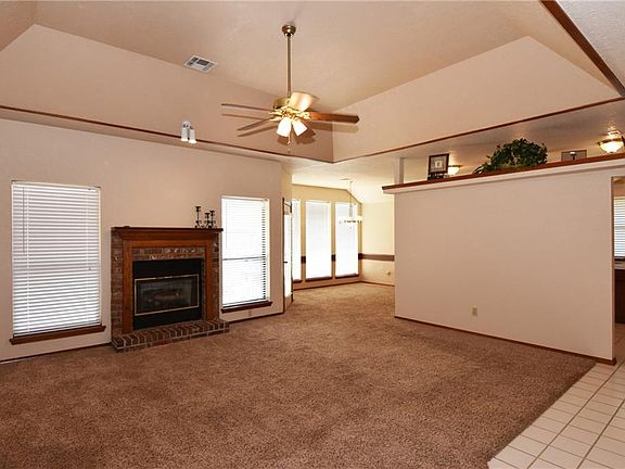 4th image of 1308 SW 105th Pl