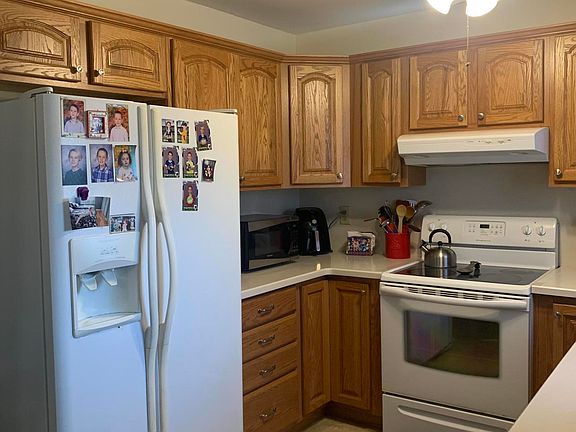 4th image of 12 Wintergreen Lane #A