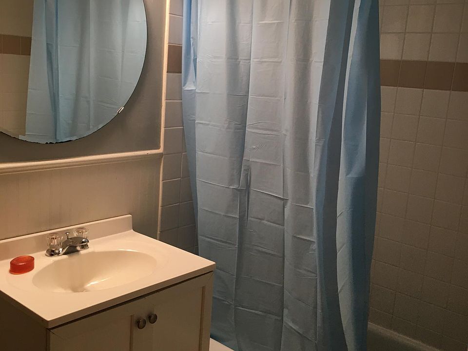 Bathroom vanity and tub