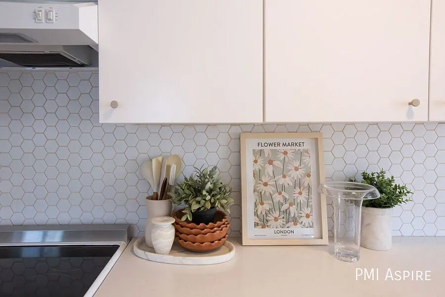 Incredible 1 bedroom, 1 bath Fully Renovated Top Floor Apartment Home in the Best Part of Cap Hil... — Photo 2