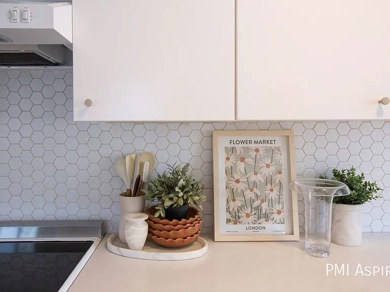 1335 N Gaylord St #306 — Photo 2