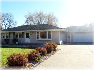 205 77th St W, Chanhassen, MN 55317