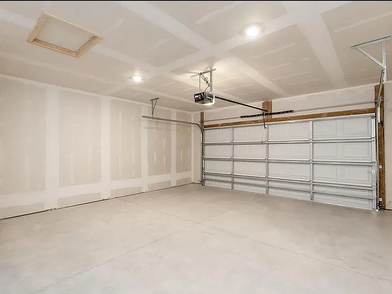2346 E Cheyenne Ct — Photo 11