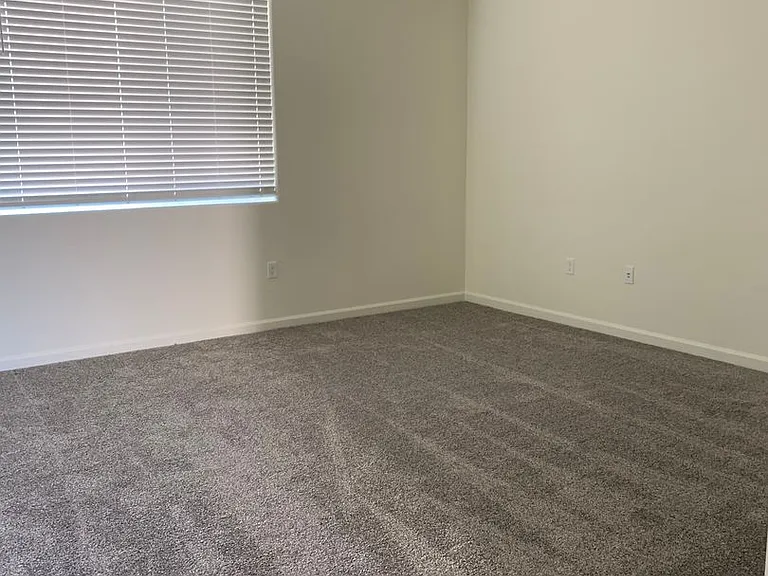 1353 W Kenny Thompson Ct — Photo 11