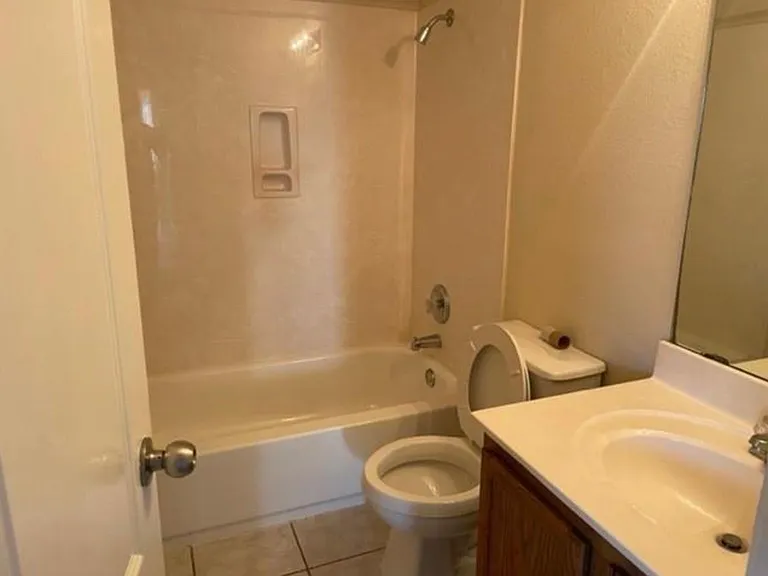 2105 Fall Creek Dr — Photo 6