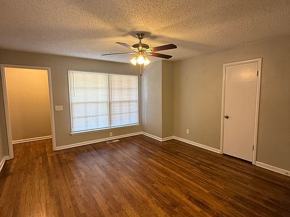 3rd image of 1404 NW 103rd St
