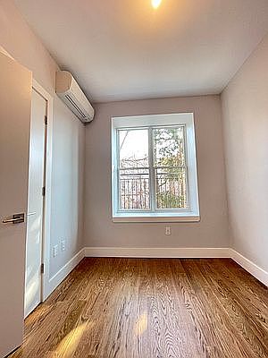 5th image of 1352 Jefferson Ave #2J