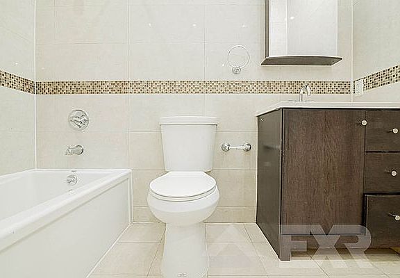 5th image of 309 Clarkson Ave #6