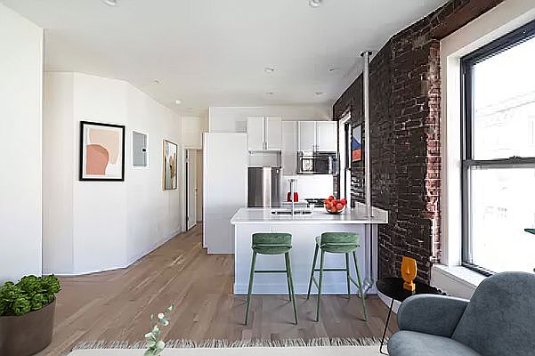 1st image of 2 Bank St APT 15