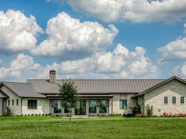 4961 Hartfield Rd, Round Top, TX 78954