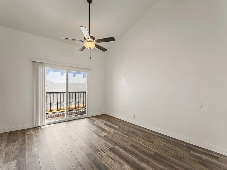 248 E Buckthorn St — Photo 13