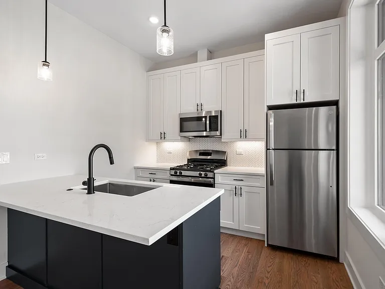 1839 W Irving Park Rd #3F — Photo 2