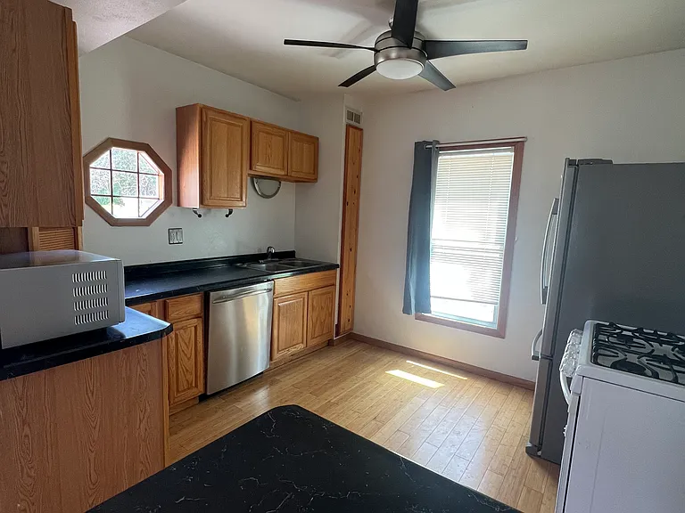 131 S 8th St — Photo 2