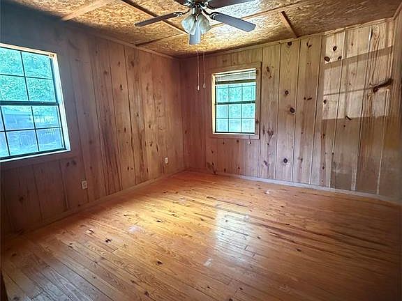 4th image of 913 W Sherry Ln