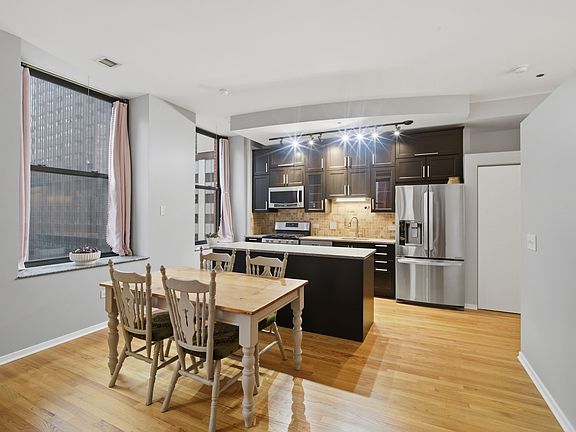 4th image of 208 W Washington St APT 910