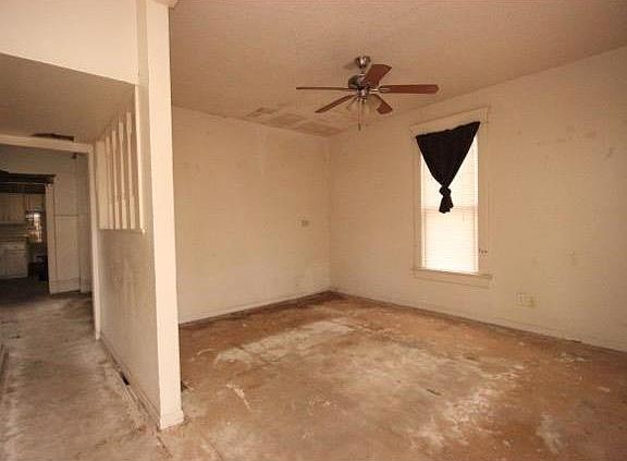 3rd image of 4424 E 10th St