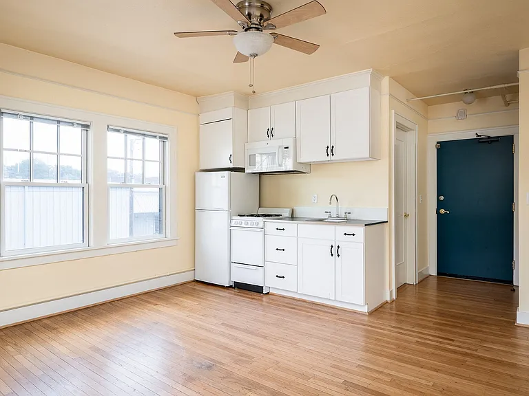 Mississippi Court | Kitchen