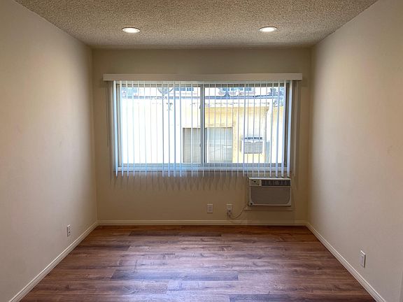 4th image of 319 E Elmwood Ave APT D