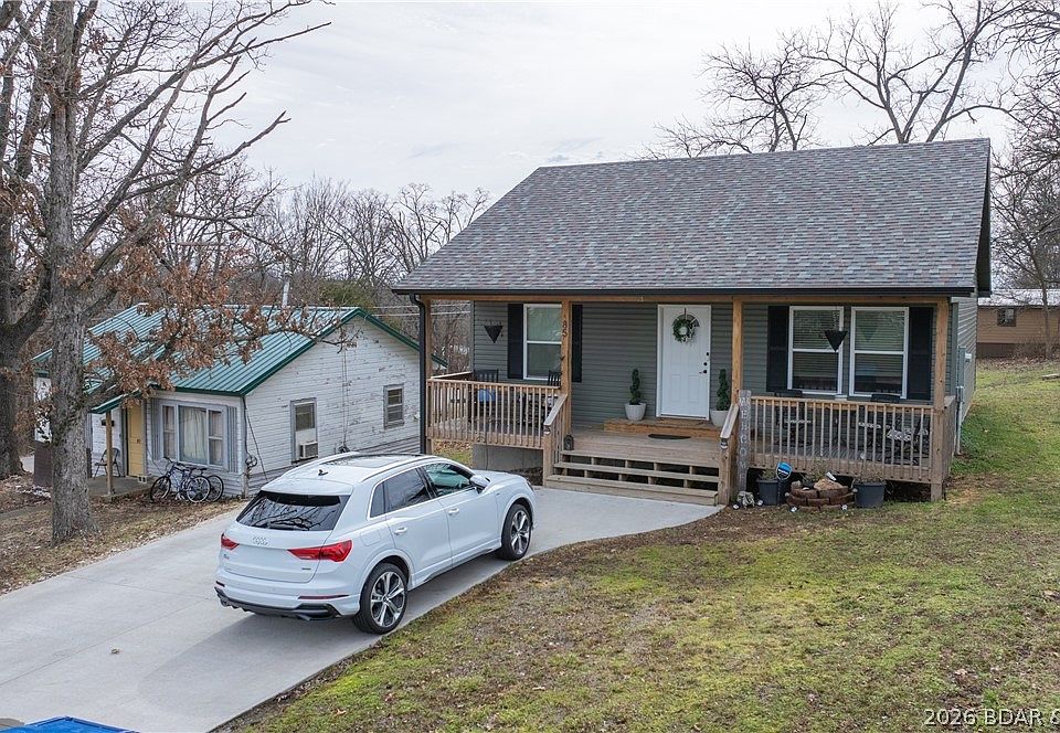 1st image of 85 Roofener St