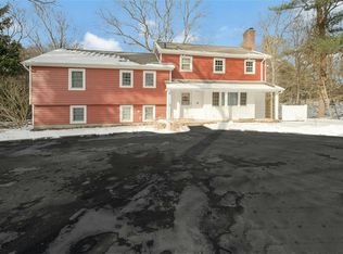 31 New Mill Rd, Smithtown, NY 11787