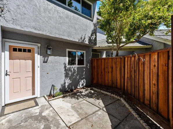 516 Racquet Club Circle, Rohnert Park, CA 94928