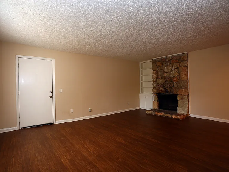 Wilshire Lofts and Townhomes — Photo 46