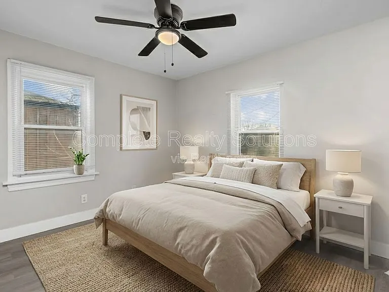 2056 Coleridge Dr — Photo 20